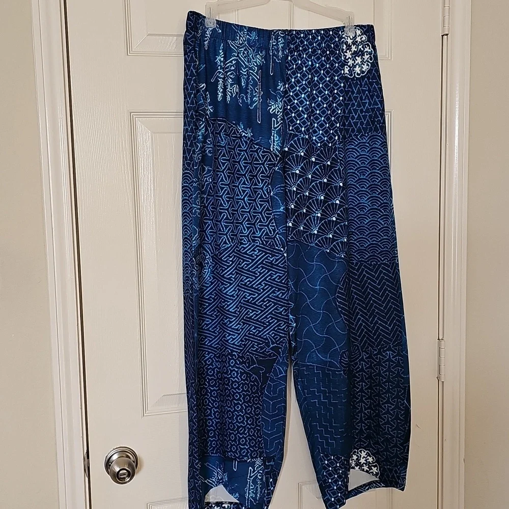 NWT Women's Capri Boho Beachy Casual Pull On Pant XL Blues Whites - Picture 7 of 14